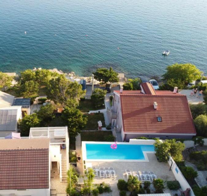 Beachfront Apartments Anita With Pool Карлобаг Экстерьер фото